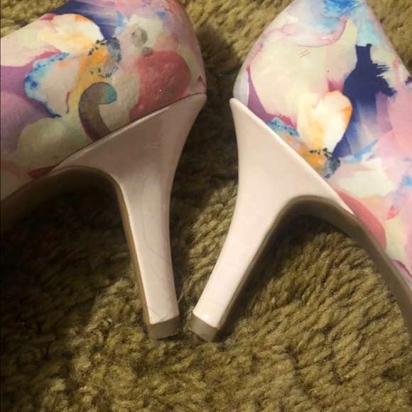 Floral patterned heels - Picture 3 of 4